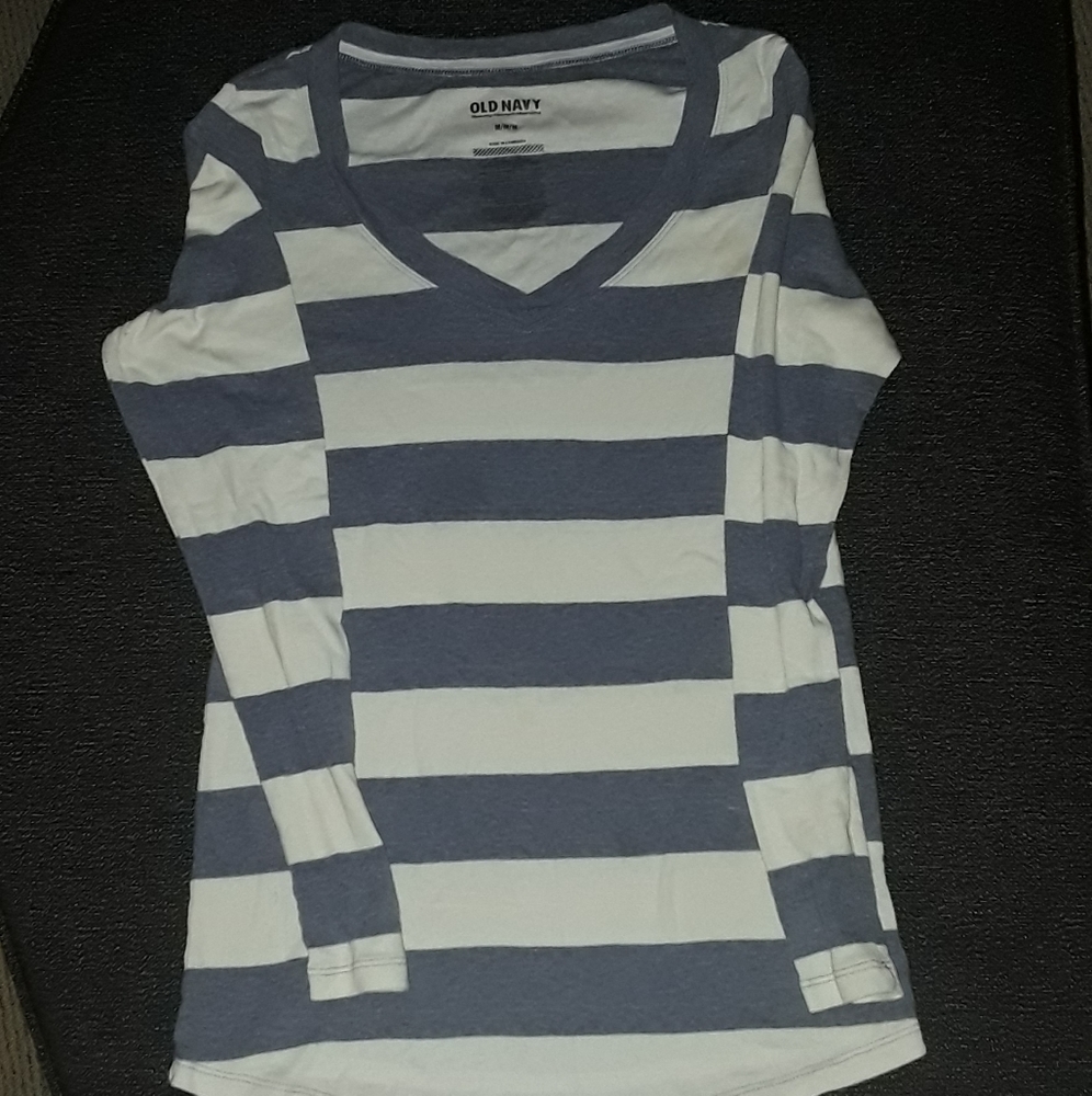 Long sleeved maternity shirt